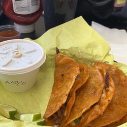Birria Y Pollos El Guero - Quesabirrias de Res