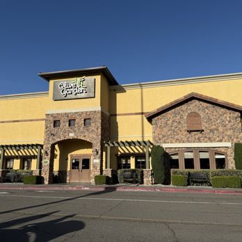 Olive Garden Italian Restaurant - Outside of the restaurant, located at the corner of the mall - Italian Near Me - Milpitas, California Olive Garden Italian Restaurant - Outside of the restaurant, located at the corner of the mall - Italian Near Me - Milpitas, California