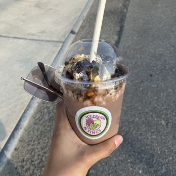 Ice Cream N Tings - Oreo Chocolate Milkshake - Ice Cream & Frozen Yogurt Near Me - Saint Albans, New York Ice Cream N Tings - Oreo Chocolate Milkshake - Ice Cream & Frozen Yogurt Near Me - Saint Albans, New York