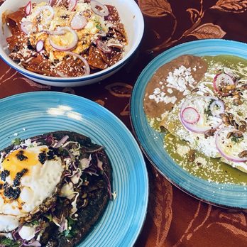 Tenampal - Huarache Azul Chilaquiles Enchiladas con pollo - Mexican Near Me - Los Angeles, California Tenampal - Huarache Azul Chilaquiles Enchiladas con pollo - Mexican Near Me - Los Angeles, California