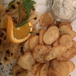 Dionysos - Calamari Röllchen vom Grill, gegrillt mit Olivenölmarinade, kretanische Kartoffeln und Zaziki