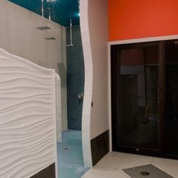 Club Orlando - Entering the shower and the wet and dry sauna rooms