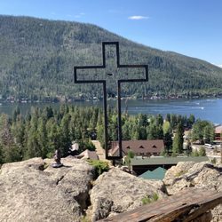 Extra view of the lookout and town/ lake below