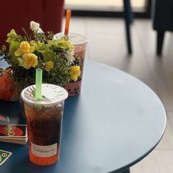 King Kong - 327. Strawberry Milk tea with popping boba  Blueberry green tea (not on online menu) with popping boba