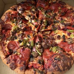 Blackjack Pizza - Perfectly well done "Good Deal" pizza (pepperoni, sausage, green peppers, red onion, and mushroom mushrooms)