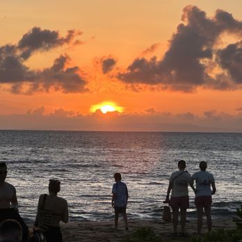 Maui Brewing - Sunset - Brewpubs Near Me - Lahaina, Hawaii Maui Brewing - Sunset - Brewpubs Near Me - Lahaina, Hawaii