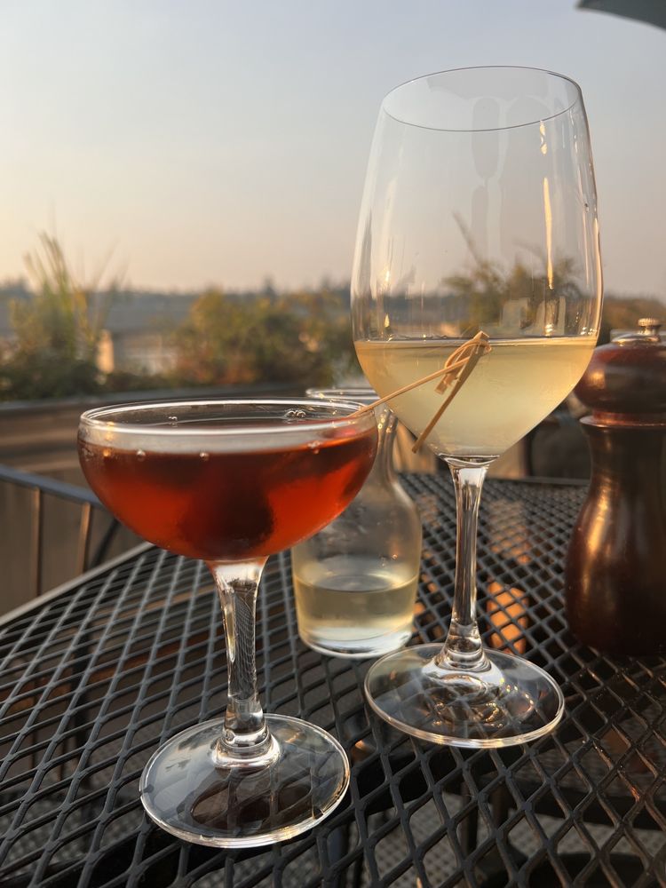 Nell Thorn Restaurant & Pub