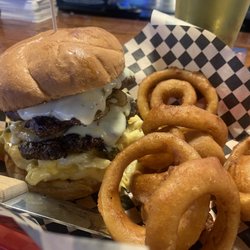 North Cascade Sports Bar - North Cascade burger