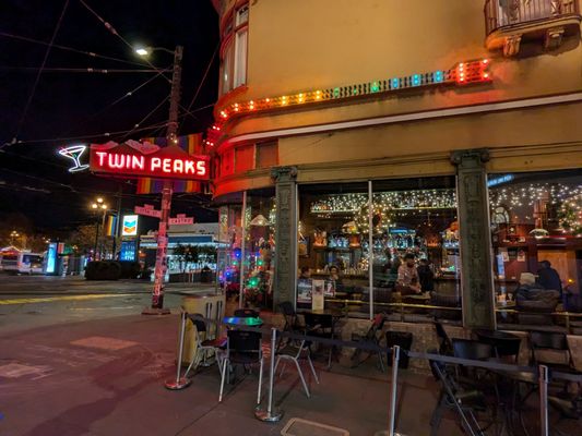 Twin Peaks Tavern by null