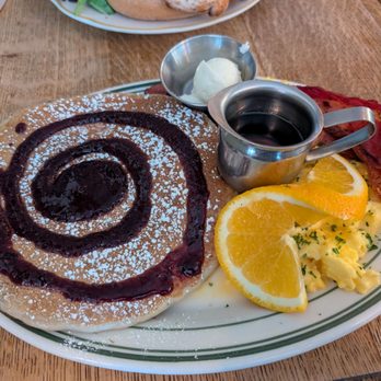 La Note - Cote Est breakfast with bacon and an oatmeal raspberry pancake - French Near Me - Berkeley, California La Note - Cote Est breakfast with bacon and an oatmeal raspberry pancake - French Near Me - Berkeley, California