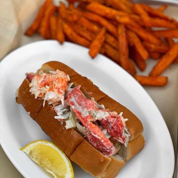 That Dam Place - the Last Meal (Maine style Lobster Roll) with Sweet Potato (Sweeties) Fries: the lobster was the highlight and the fries were perfection - American Near Me - Folsom, California
