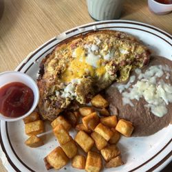 Mama Juanita's - Meat lovers omelette