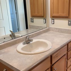 The Clean Bee - Bathroom
