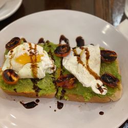 Roosters Eatery - Avocado toast