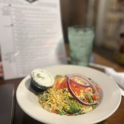 Black Diamond Oyster Bar - Side house salad that comes with the entree. Love the cold plates!