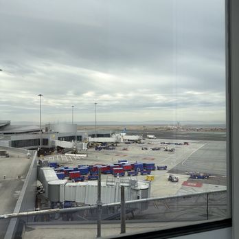 Maple Leaf Lounge - View of the runway and ramp - Airport Lounges Near Me - Millbrae, California Maple Leaf Lounge - View of the runway and ramp - Airport Lounges Near Me - Millbrae, California