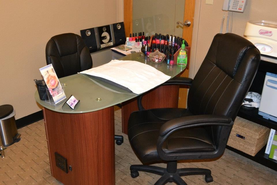 Sue's Finishing Touch LLC Logo
