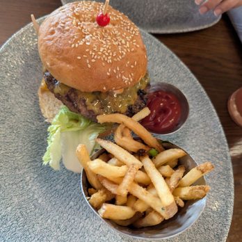 Lamplight Lounge - Charbroiled Cheddar Burger - New American Near Me - Anaheim, California