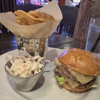 Hard Rock Cafè - Diablo Burger - Cafes Near Me - London, XGL