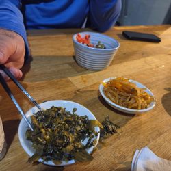 Taro's Ramen - Free side dishes