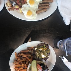 Simmering Kettle - Lunch and brunch.