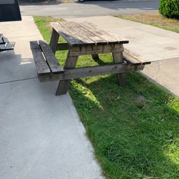 No room to even have a flat table! So old. See how skinny the pads are? This place is hopeless.