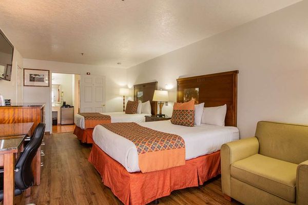 Sandia Peak Inn Old Town ABQ, a Howard Johnson by Wyndham by null