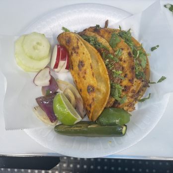 Tacos y Mariscos El Jefe - Tacos de barbacoa - Food Trucks Near Me - Paramount , California