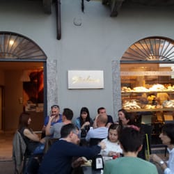 Strobino - L'entrata del.locale.