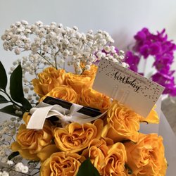 Luxe Arrangements - Yellow rose bouquet (12)