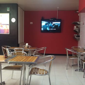 Capricciosas - El local es muy pequeño. La mayoría de los clientes piden para llevar o a domicilio. - Pizza Near Me - Monterrey, NLE Capricciosas - El local es muy pequeño. La mayoría de los clientes piden para llevar o a domicilio. - Pizza Near Me - Monterrey, NLE