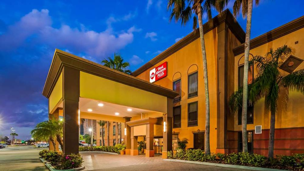 BEST WESTERN PLUS UNIVERSAL INN Updated August 2025 143 Photos & 55