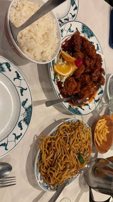 Red Pepper Chinese and Vietnamese Cuisine by null