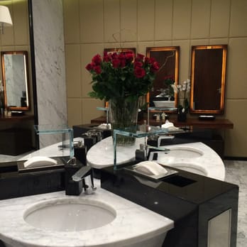 Turkish Airlines CIP Lounge - Ferah ve fonksiyonel tuvaletler. - Airport Lounges Near Me - Istanbul, 34