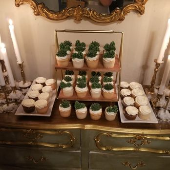 Historic Bates Mansion - Historic Bates Mansion: wedding cupcakes - Wedding Planning Near Me - Tucson, Arizona