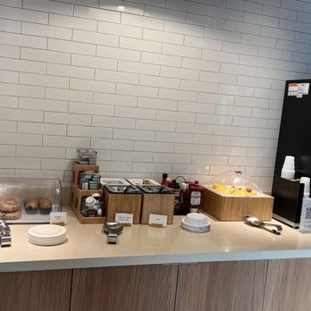 Fairfield Inn & Suites by Marriott Appleton - Breakfast counter - Hotels Near Me - Appleton, Wisconsin Fairfield Inn & Suites by Marriott Appleton - Breakfast counter - Hotels Near Me - Appleton, Wisconsin