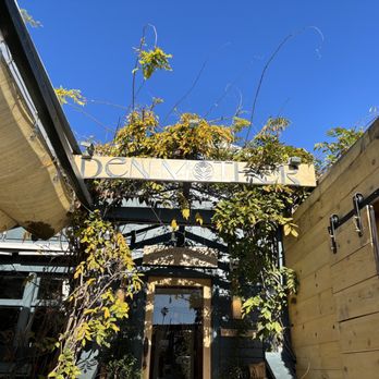 Den Mother Wellness - Front patio - Massage Therapy Near Me - Venice, California Den Mother Wellness - Front patio - Massage Therapy Near Me - Venice, California