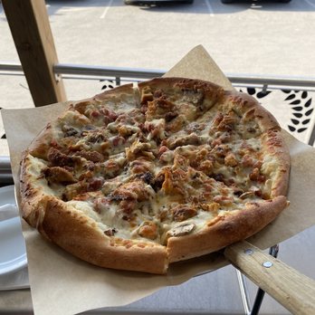 The Grist - Playing Chick'n with Alfredo - Breweries Near Me - Niagara-on-the-Lake, Ontario The Grist - Playing Chick'n with Alfredo - Breweries Near Me - Niagara-on-the-Lake, Ontario