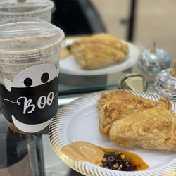 Dame Más Cafeína - Pumpkin horchata latte and jalapeño cream cheese empanadas