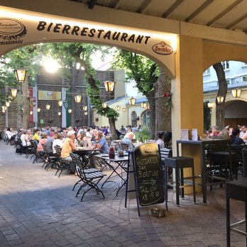 Brandauer Schlossbräu - View through the tunnel into the courtyard. - Gastropubs Near Me - Vienna, 9