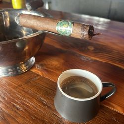 Orange Cigar Lounge - Cigar (Daughters of the wind) and espresso.