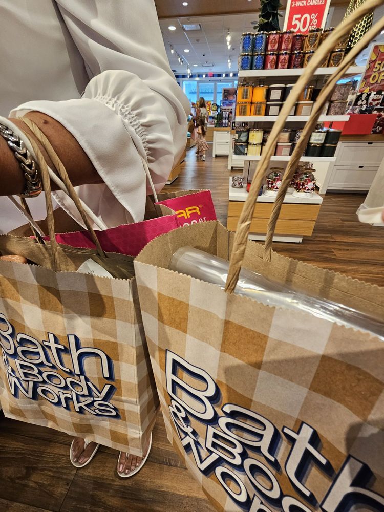 BATH & BODY WORKS Updated July 2024 40 Photos & 21 Reviews 275 W