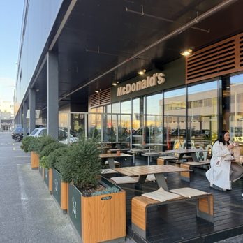 McDonald's - Burgers Near Me - Pratteln, BL