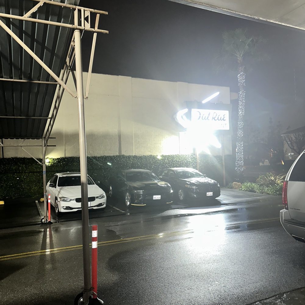 Dal Rae Restaurant - Entrance - Steakhouses Near Me - Pico Rivera, California Dal Rae Restaurant - Entrance - Steakhouses Near Me - Pico Rivera, California