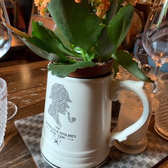 Sherlock Holmes - Table decor - Pubs Near Me - London, XGL Sherlock Holmes - Table decor - Pubs Near Me - London, XGL