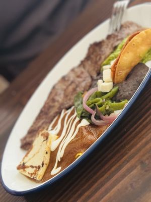 Fonda Del Barrio by null