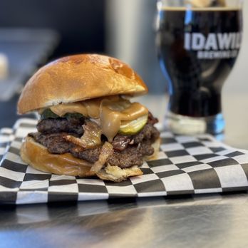 Sear + Savor - Idawild's Fireside S'mores Stout & P3 - Burgers Near Me