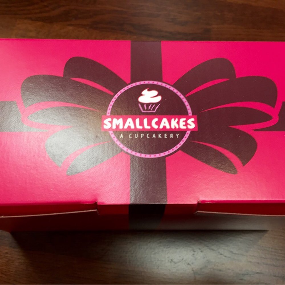 Smallcakes Cupcakery Evans/Augusta - Cute takeout box - Desserts Near Me - Evans, Georgia Smallcakes Cupcakery Evans/Augusta - Cute takeout box - Desserts Near Me - Evans, Georgia
