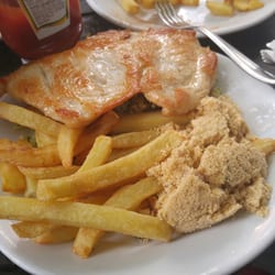 Bar do Bacana - PFzão do povo no meio do Leblon!! Uma porção dessas dá pra 2 pessoas facilmente.