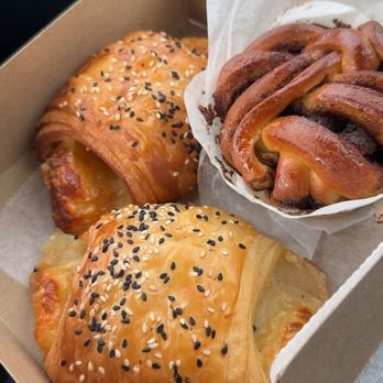 Full Circle - Ham and cheese croissants, cinnamon twist muffin - Coffee & Tea Near Me - Gardiner, New York